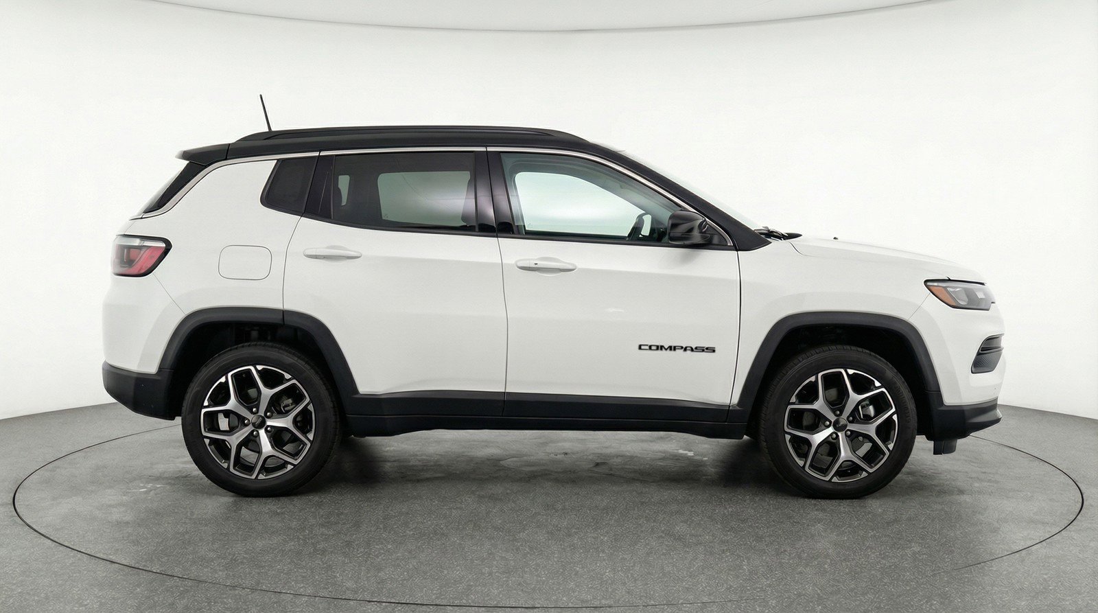 Used 2025 Jeep Compass Limited AWD/4WD image 9