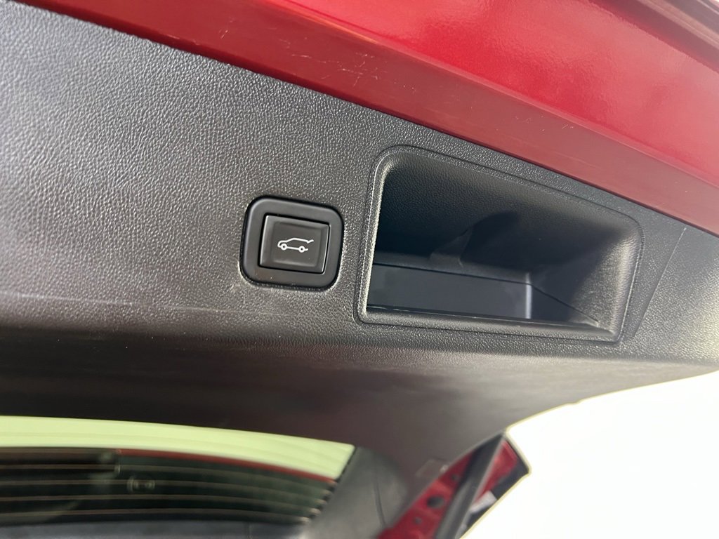 Used 2024 GMC Terrain SLE w/ Driver Convenience Package image 7