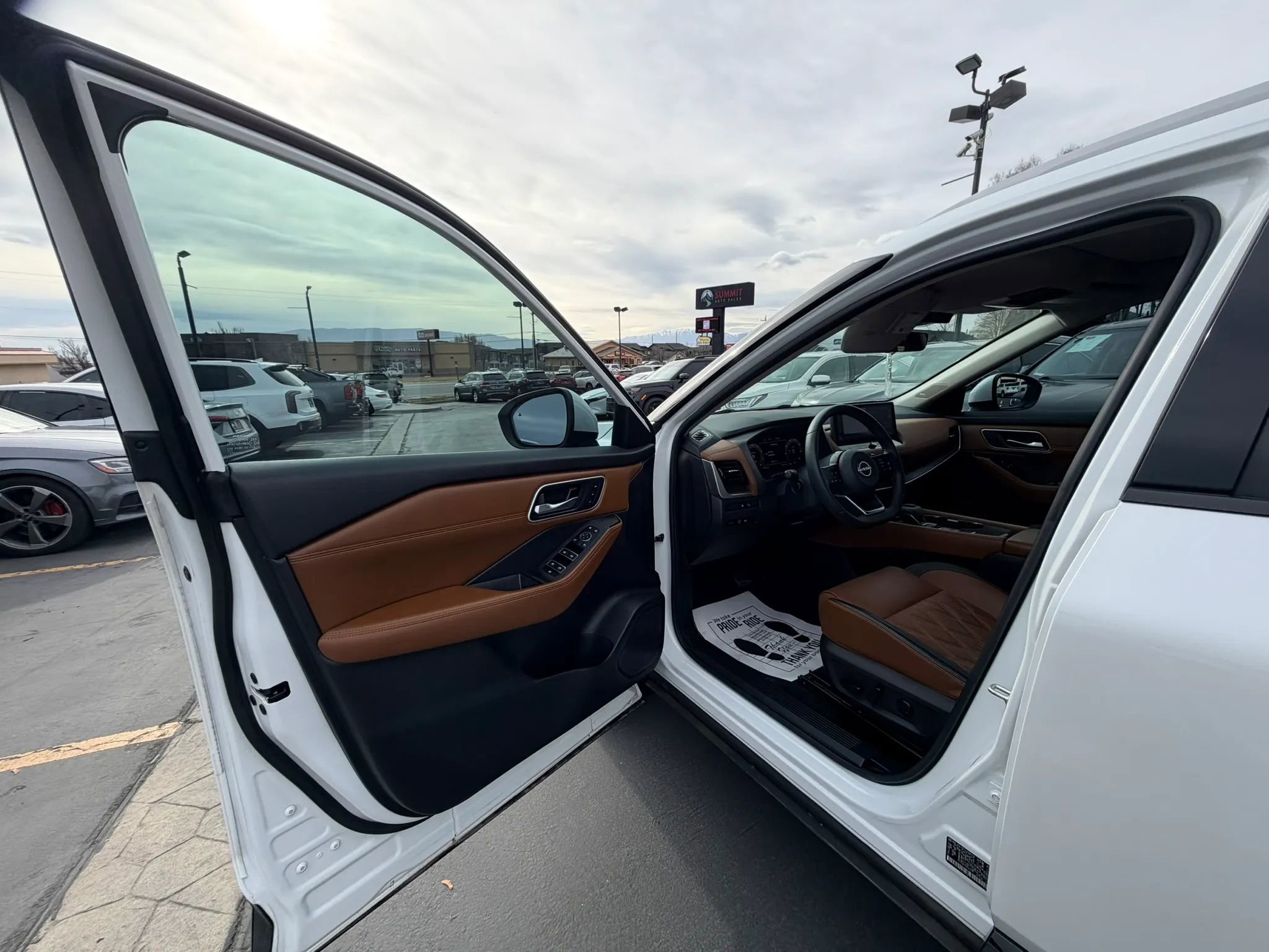 Used 2024 Nissan Rogue Platinum w/ Platinum Premium Package image 10