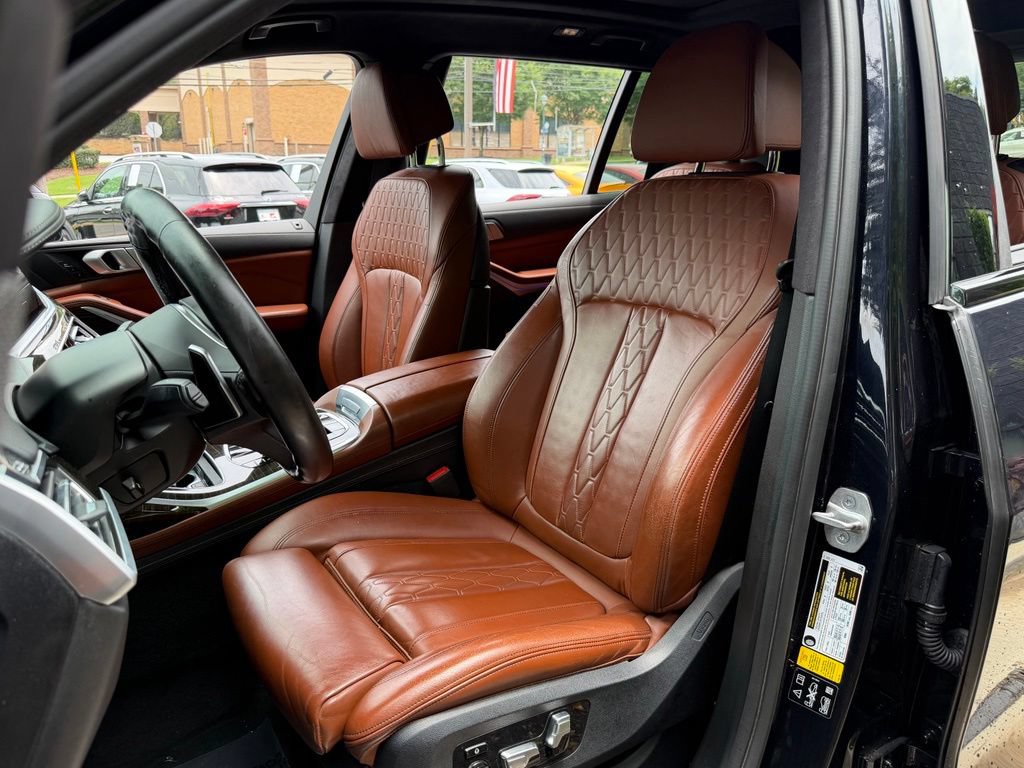 Used 2021 BMW X7 xDrive40i w/ M Sport Package AWD/4WD image 24