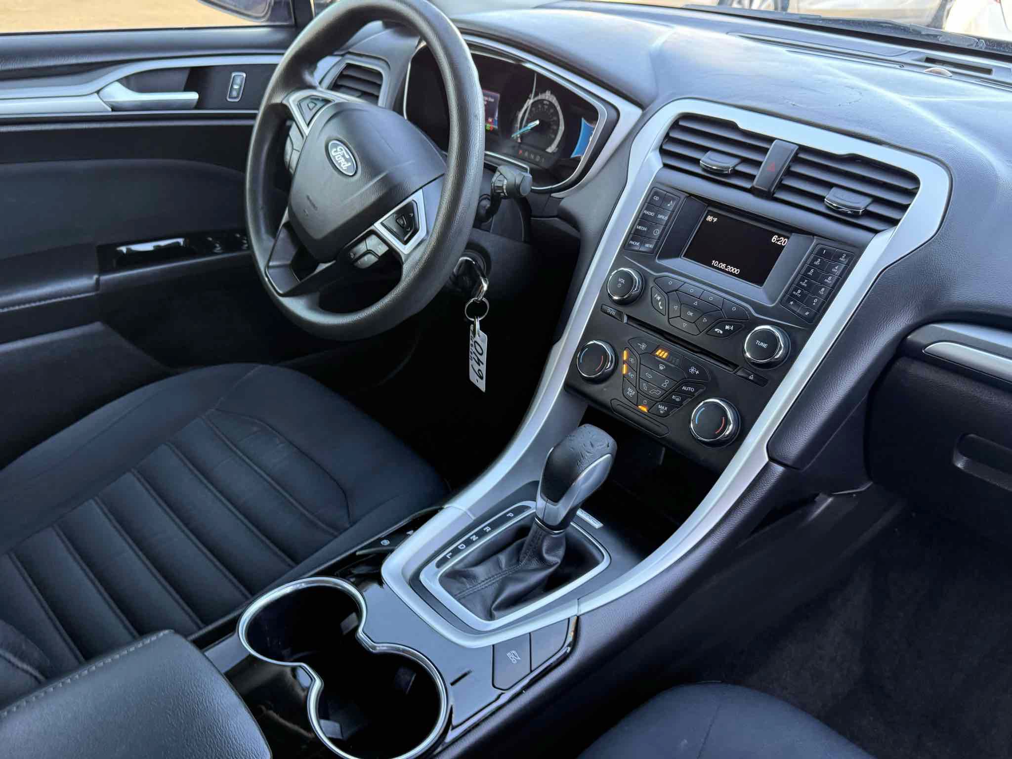 Used 2016 Ford Fusion SE FWD image 37