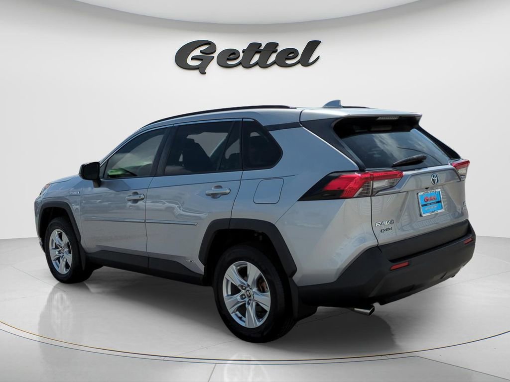 Used 2021 Toyota RAV4 LE image 6