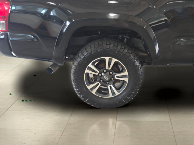 Used 2017 Toyota Tacoma TRD Sport w/ Tow Package (A/T) AWD/4WD image 30