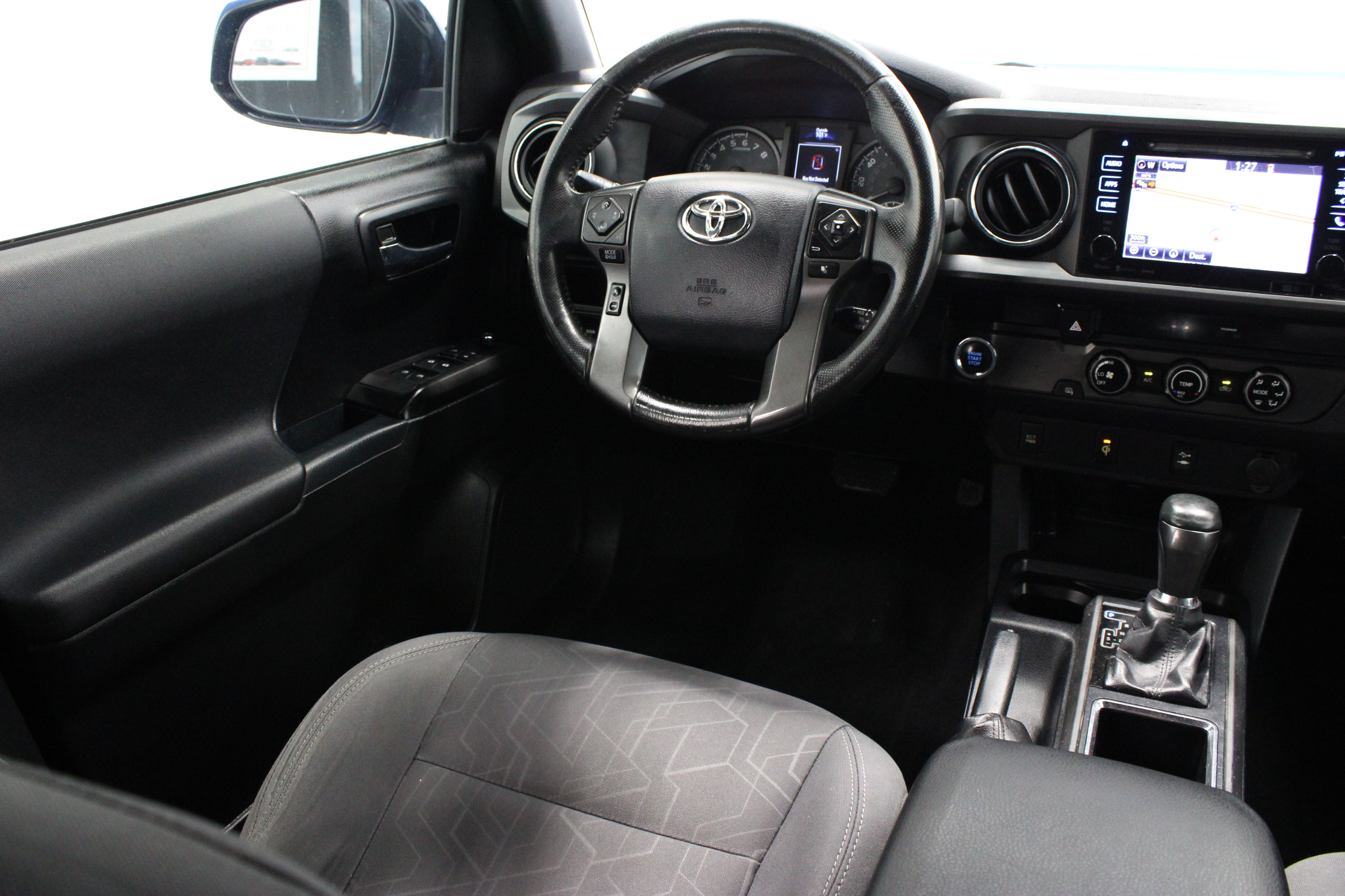 Used 2017 Toyota Tacoma TRD Sport w/ Tow Package RWD image 29