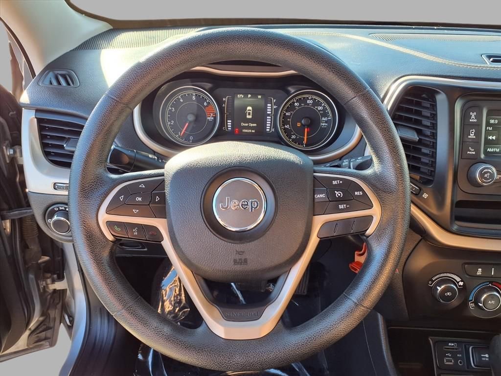 Used 2016 Jeep Cherokee Sport image 12