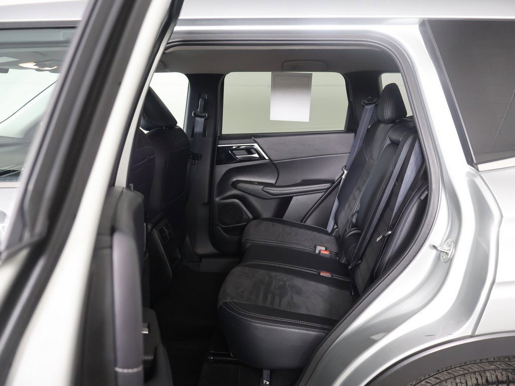 Used 2024 Mitsubishi Outlander SE Black Edition image 33