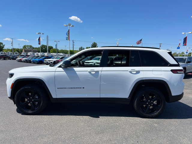 New 2026 Jeep Grand Cherokee Limited w/ Limited Altitude Package AWD/4WD image 4