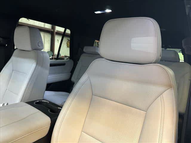 Used 2025 Chevrolet Tahoe Premier AWD/4WD image 22