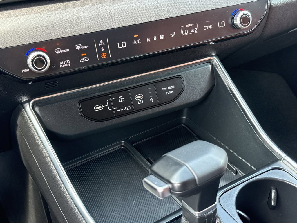 Used 2025 Kia Carnival EX FWD image 32