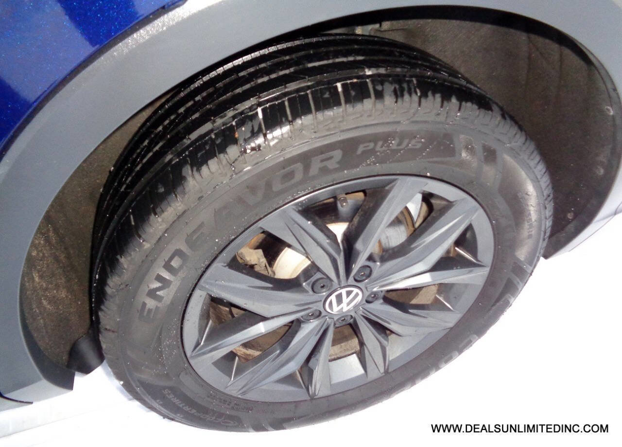 Used 2024 Volkswagen Tiguan SE image 8