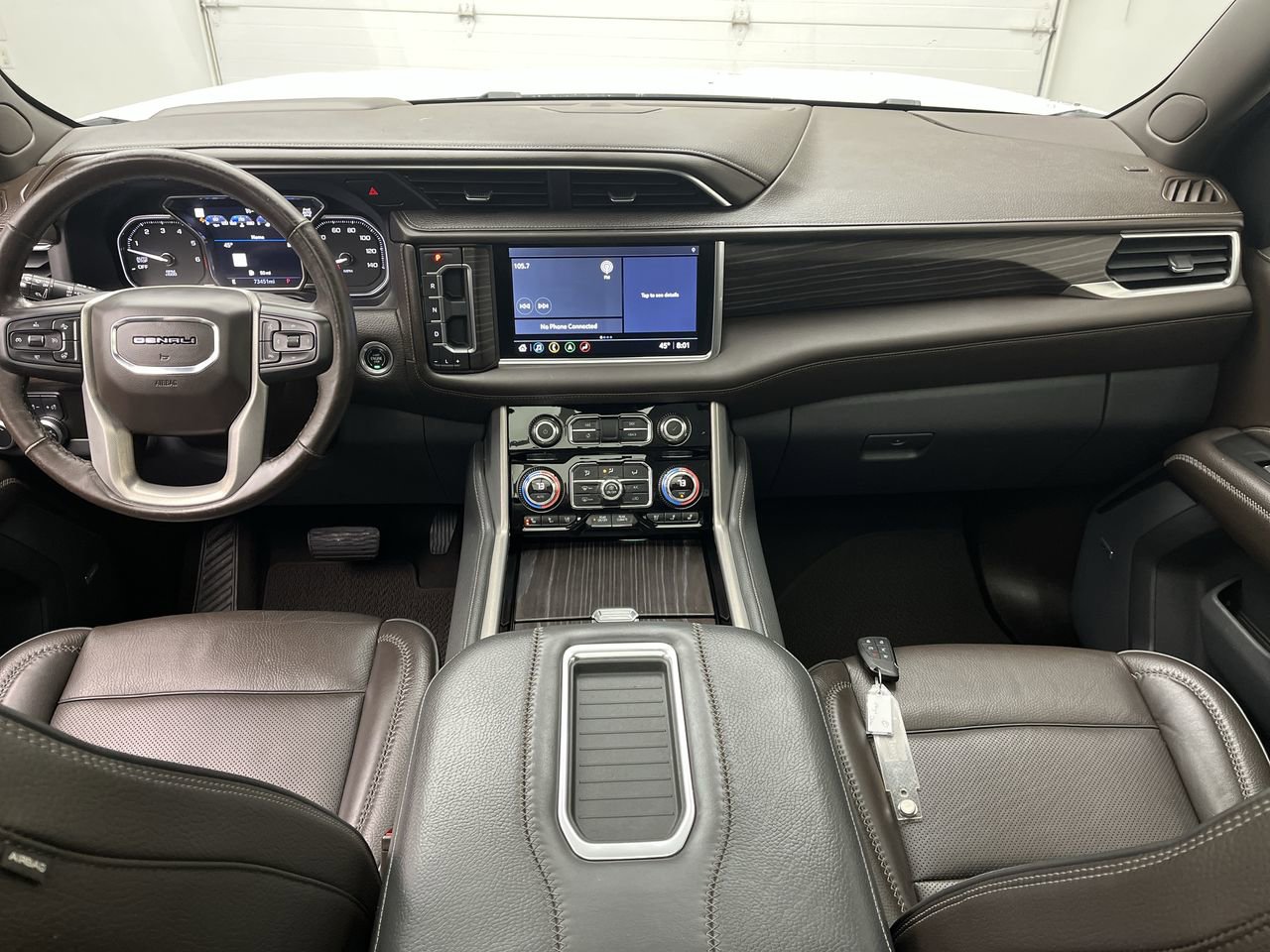 Certified 2021 GMC Yukon Denali w/ Denali Premium Package AWD/4WD image 4