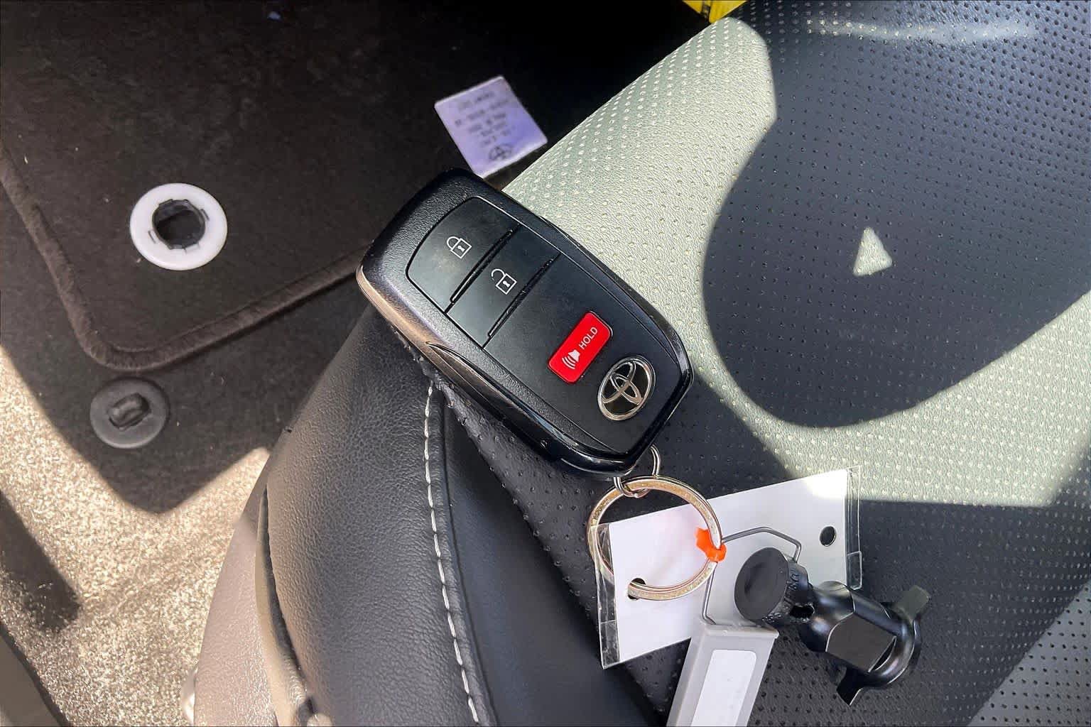 Used 2024 Toyota Prius XLE FWD image 13