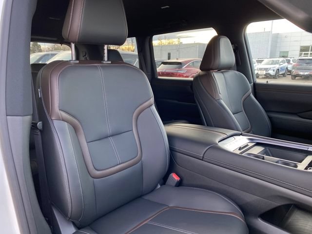 New 2026 Nissan Armada SL w/ Captain's Chari Seat Package image 9
