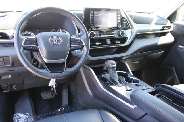 Used 2022 Toyota Highlander XLE AWD/4WD image 17