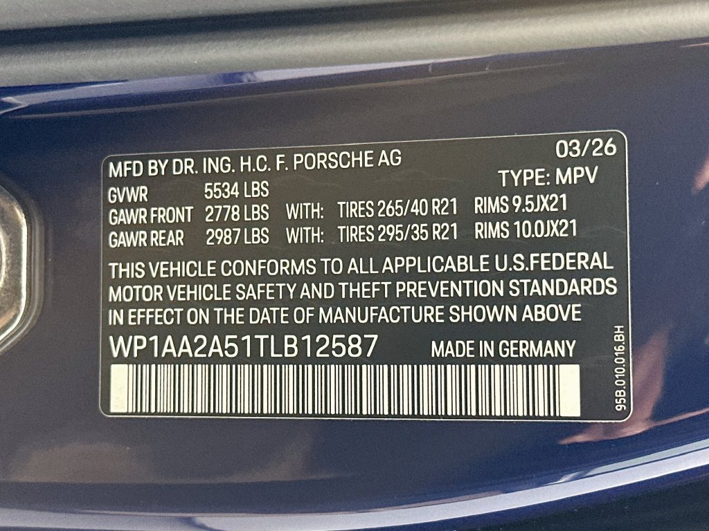 Certified 2026 Porsche Macan AWD/4WD image 35