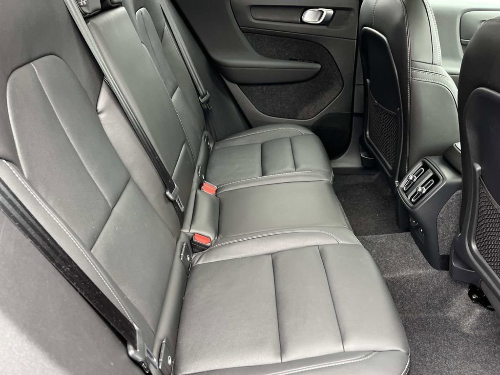 Used 2025 Volvo XC40 B5 Plus w/ Protection Package Premier image 21