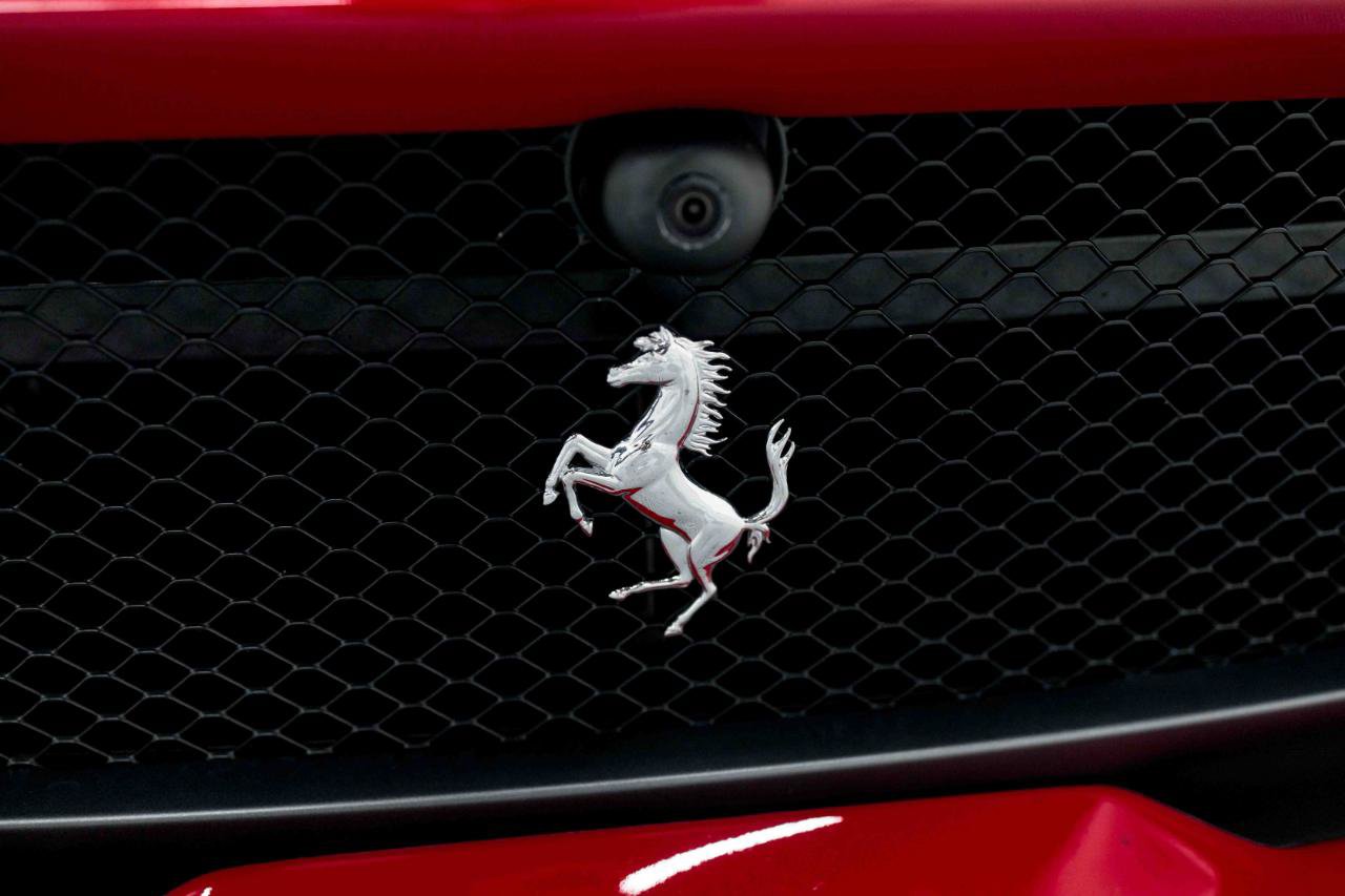 Used 2018 Ferrari 812 Superfast RWD image 17