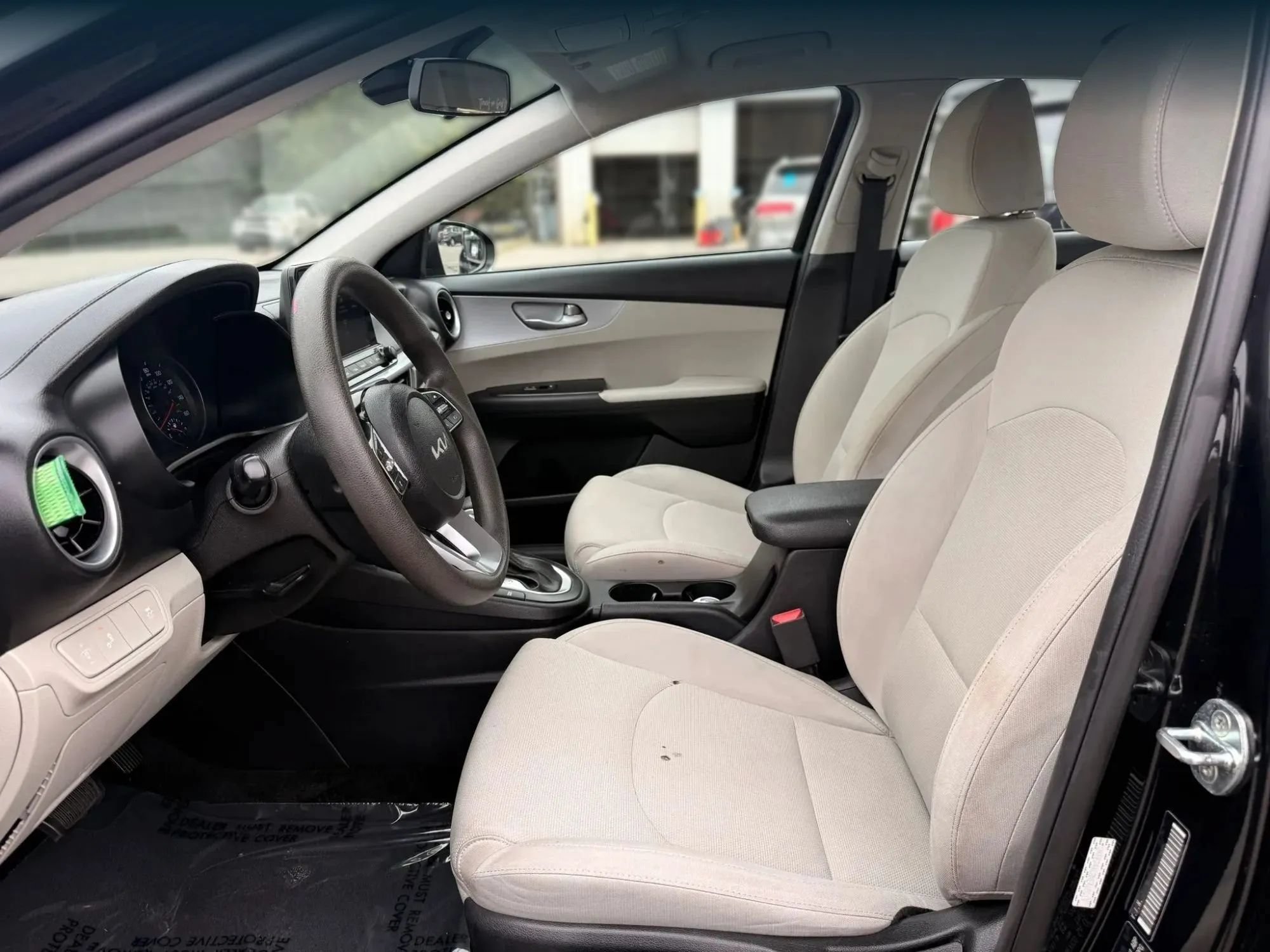 Used 2022 Kia Forte LXS w/ LXS Technology Package FWD image 2