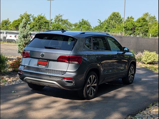 Certified 2022 Volkswagen Taos SE image 5