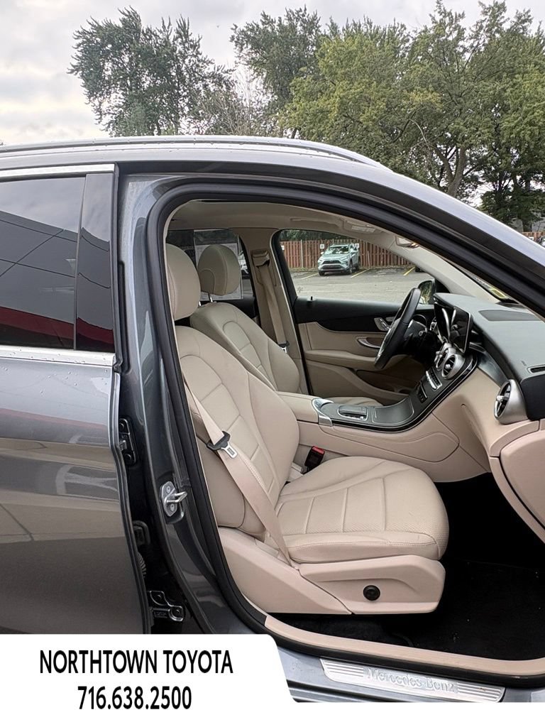 Used 2021 Mercedes-Benz GLC 300 4MATIC image 15