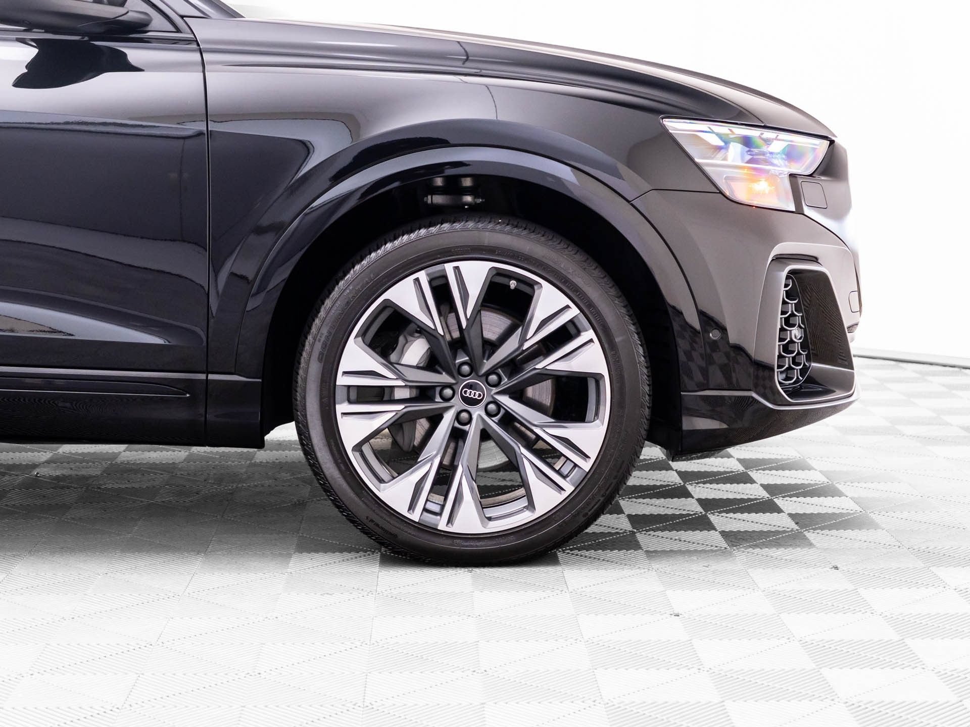 Used 2025 Audi Q8 Premium Plus AWD/4WD image 31