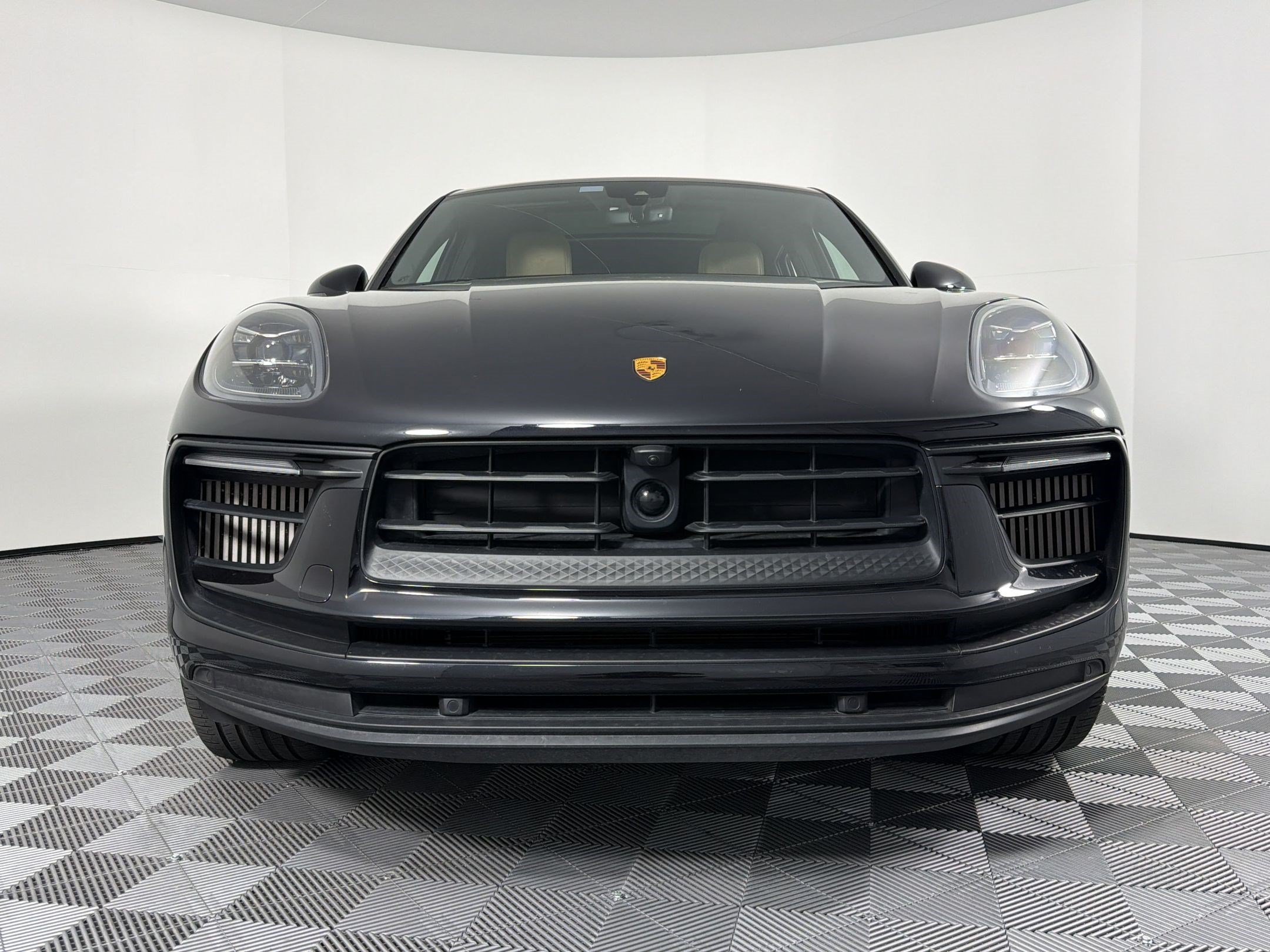 Certified 2024 Porsche Macan S AWD/4WD image 6