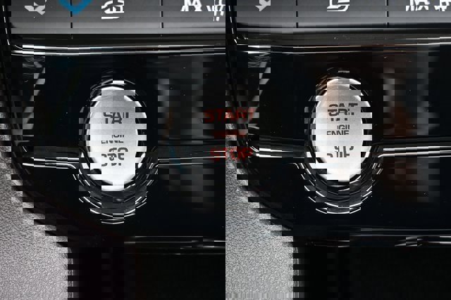 Used 2017 Jaguar F-PACE Prestige image 33