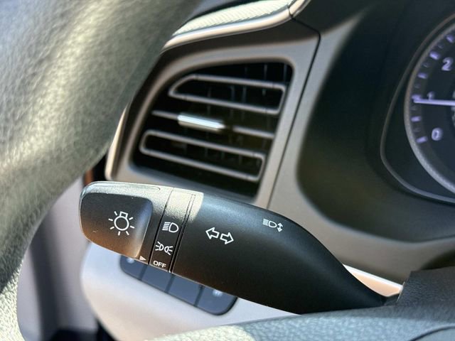 Used 2019 Hyundai Elantra SE FWD image 28
