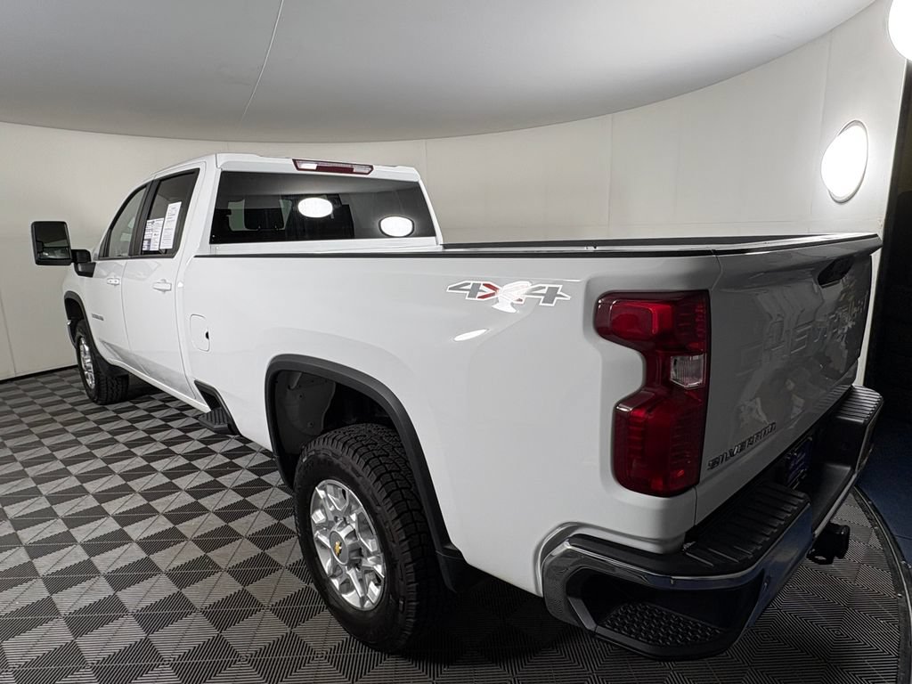 Used 2024 Chevrolet Silverado 3500 LT AWD/4WD image 3