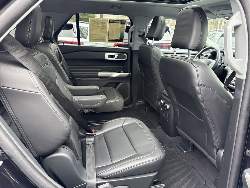 Used 2022 Ford Explorer XLT w/ Equipment Group 202A AWD/4WD image 31