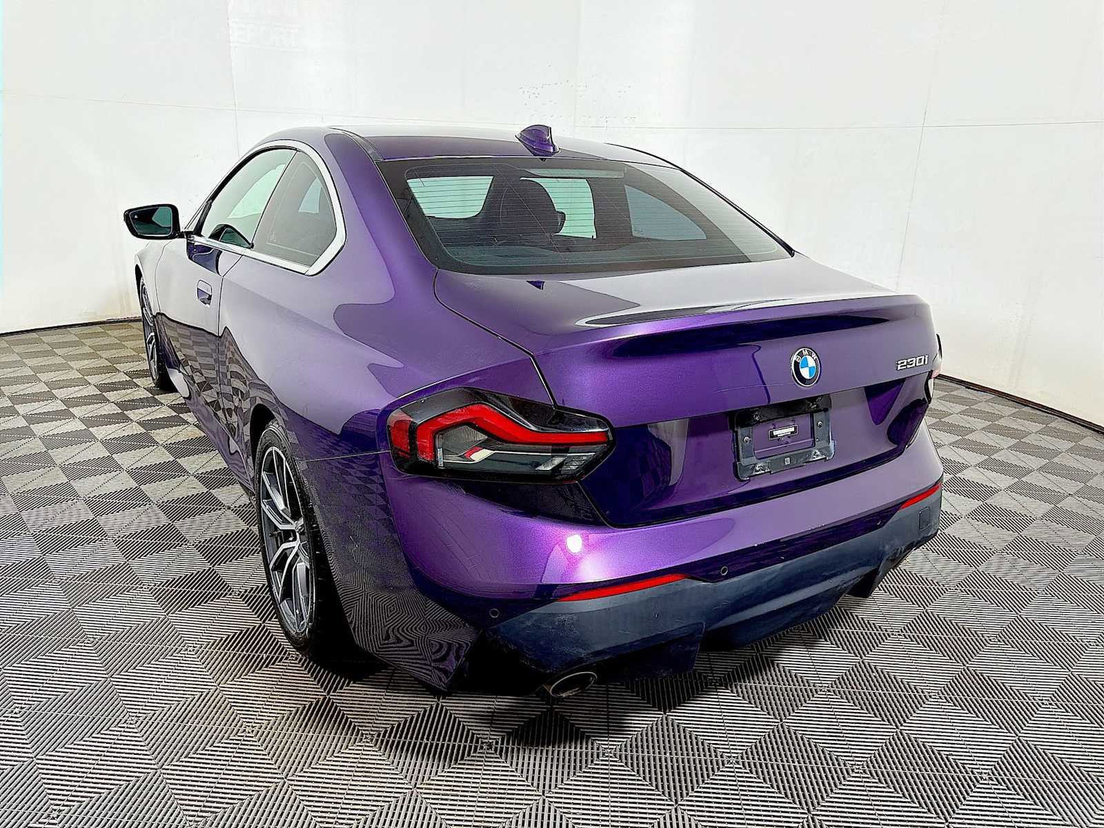 Used 2022 BMW 230i Coupe w/ Convenience Package RWD image 5