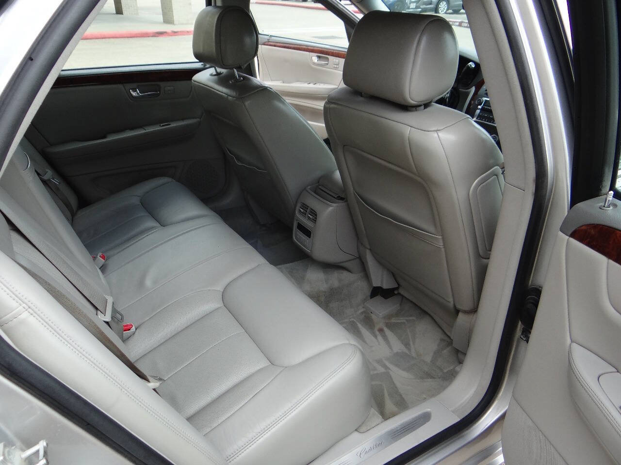 Used 2007 Cadillac DTS Luxury I w/ Sun And Sound Package FWD image 26