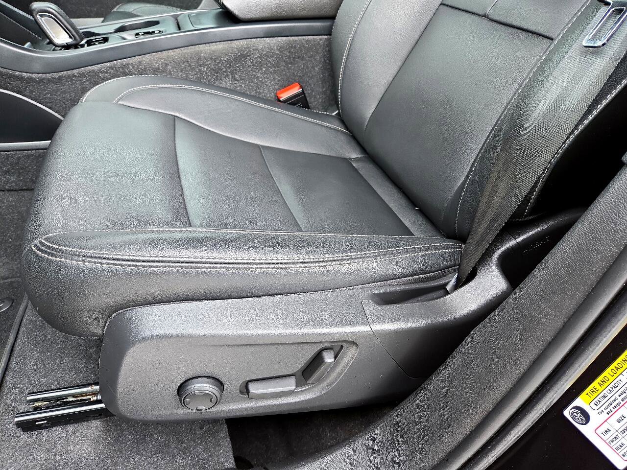 Used 2021 Volvo XC40 T4 Momentum image 15