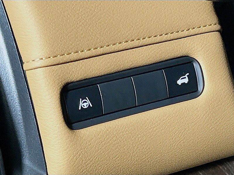 New 2025 Nissan Armada SL w/ Captain's Chari Seat Package image 10