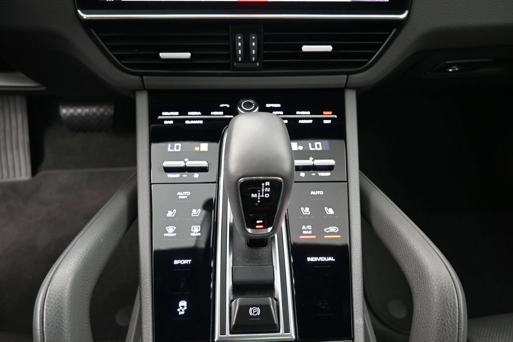 Certified 2020 Porsche Cayenne AWD/4WD image 17