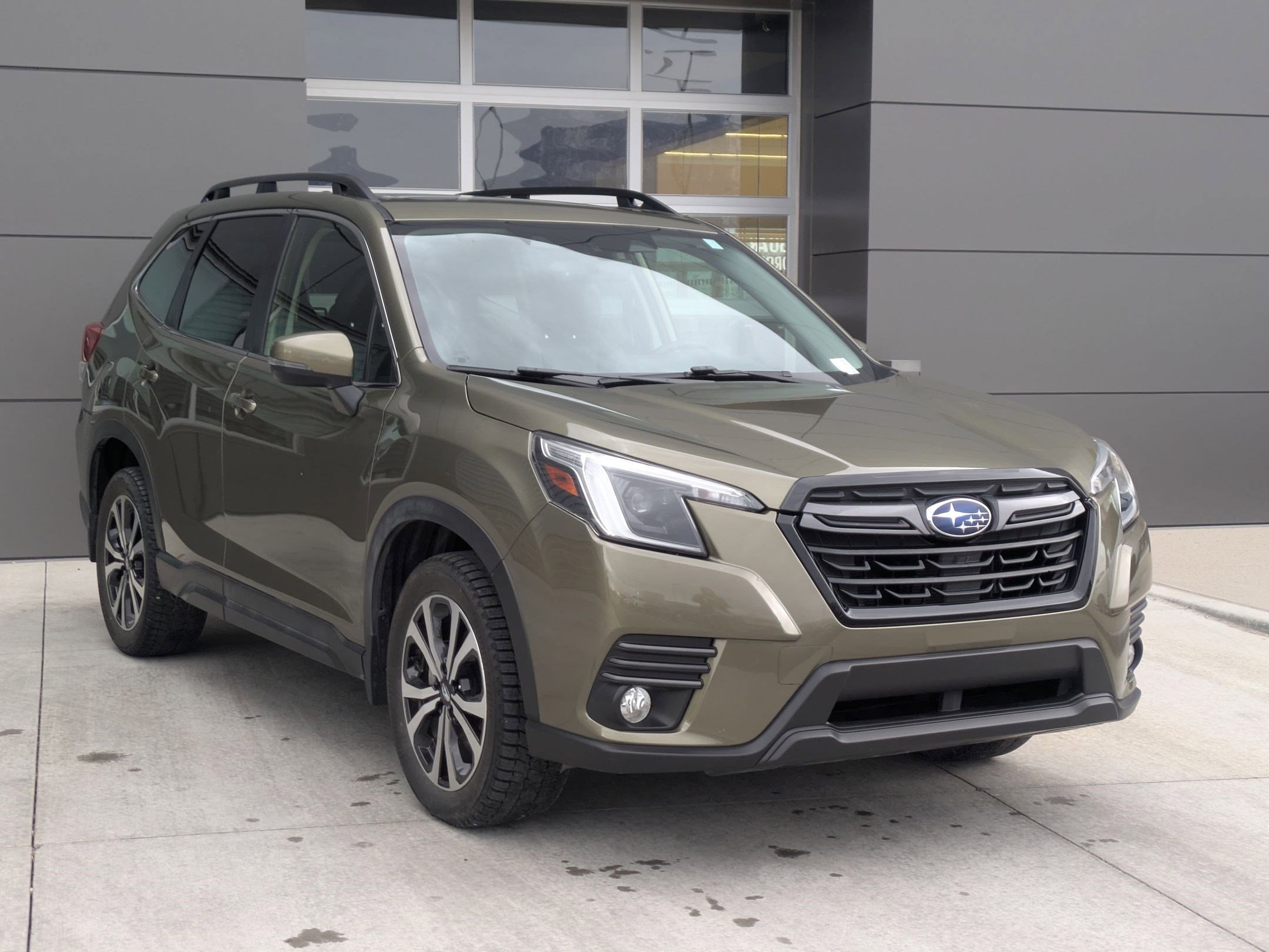 Used 2022 Subaru Forester Limited w/ Popular Package #2 image 3