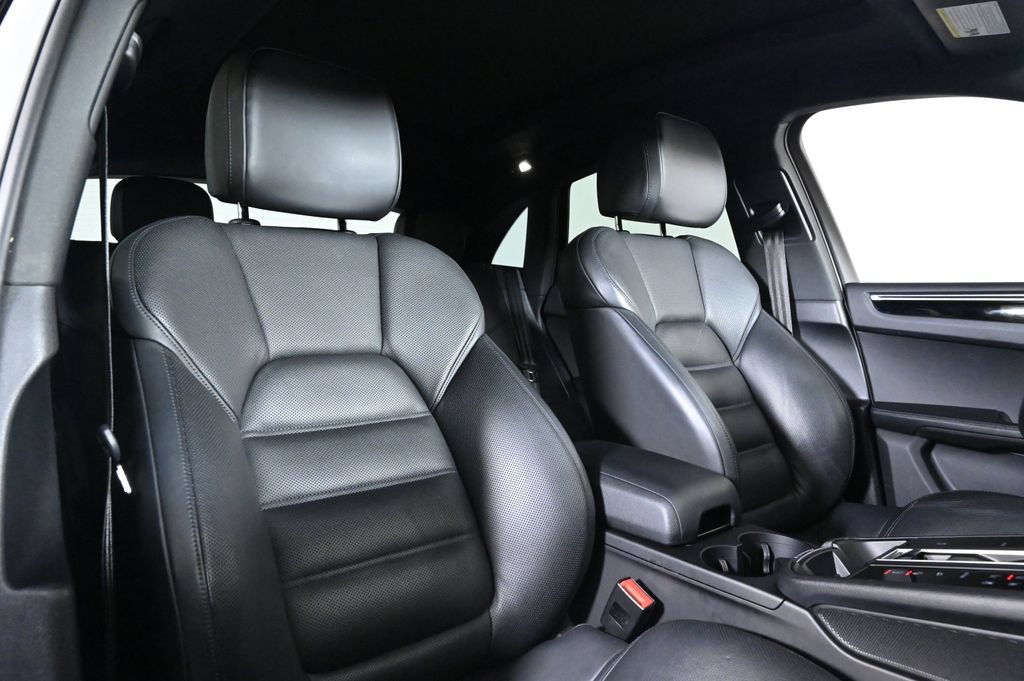 Certified 2023 Porsche Macan AWD/4WD image 18