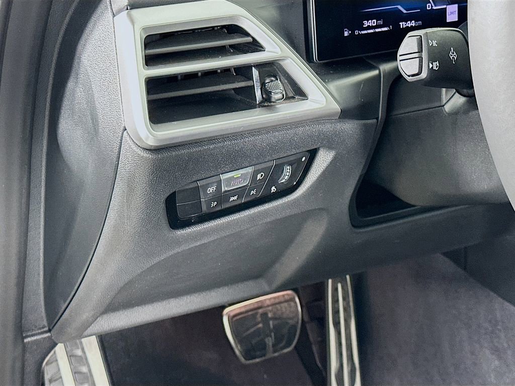 Used 2025 BMW M440i Convertible w/ Premium Package image 10