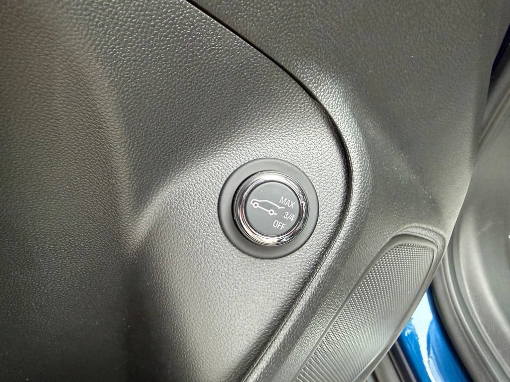 Used 2023 Buick Encore GX Essence w/ Experience Buick Package FWD image 18