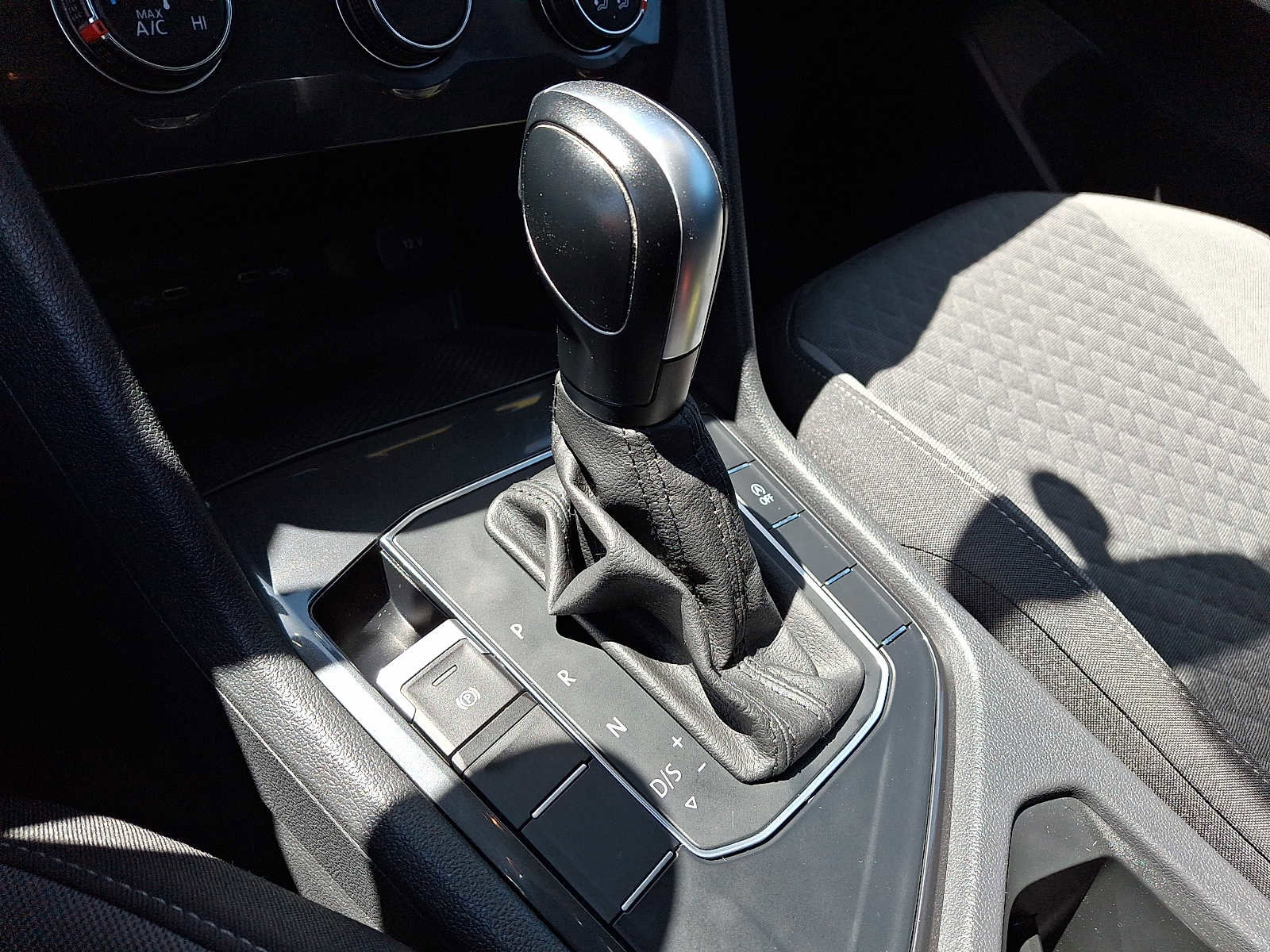 Used 2020 Volkswagen Tiguan S FWD image 14