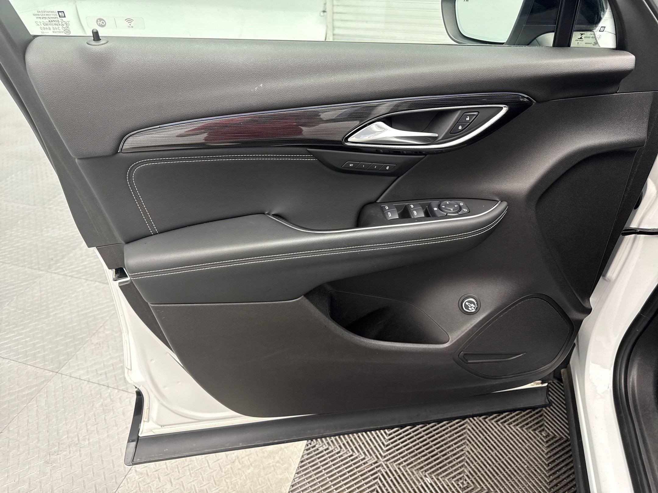 Certified 2022 Buick Envision Essence w/ Sport Touring Package image 13