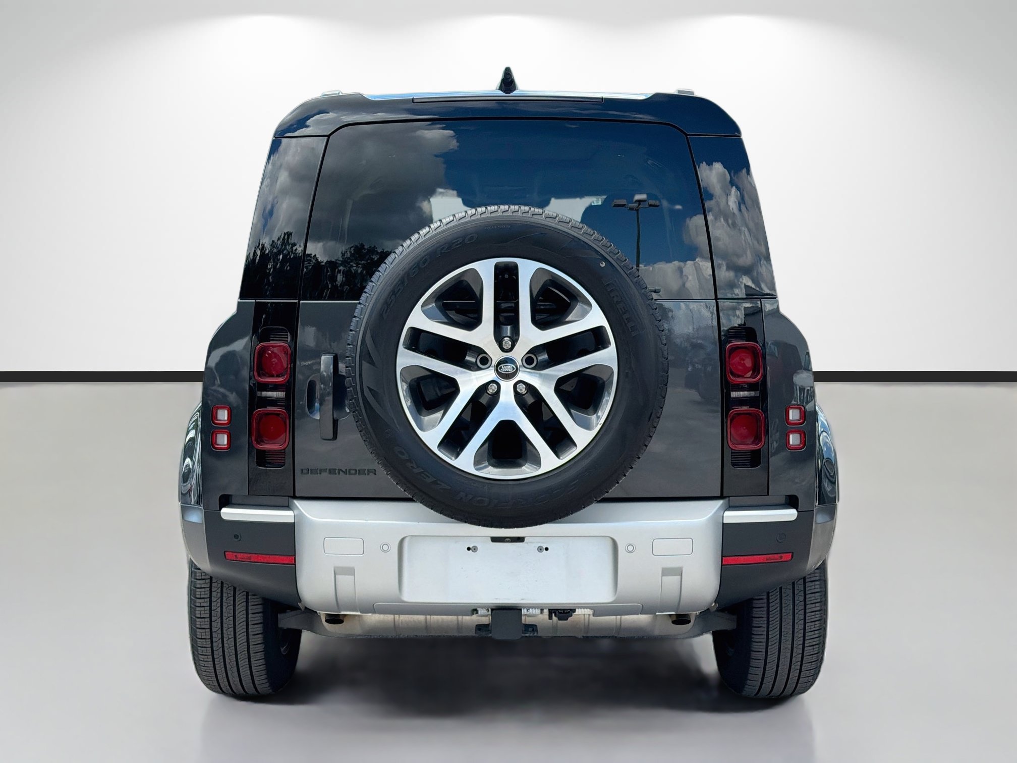 Used 2025 Land Rover Defender 110 S AWD/4WD image 4
