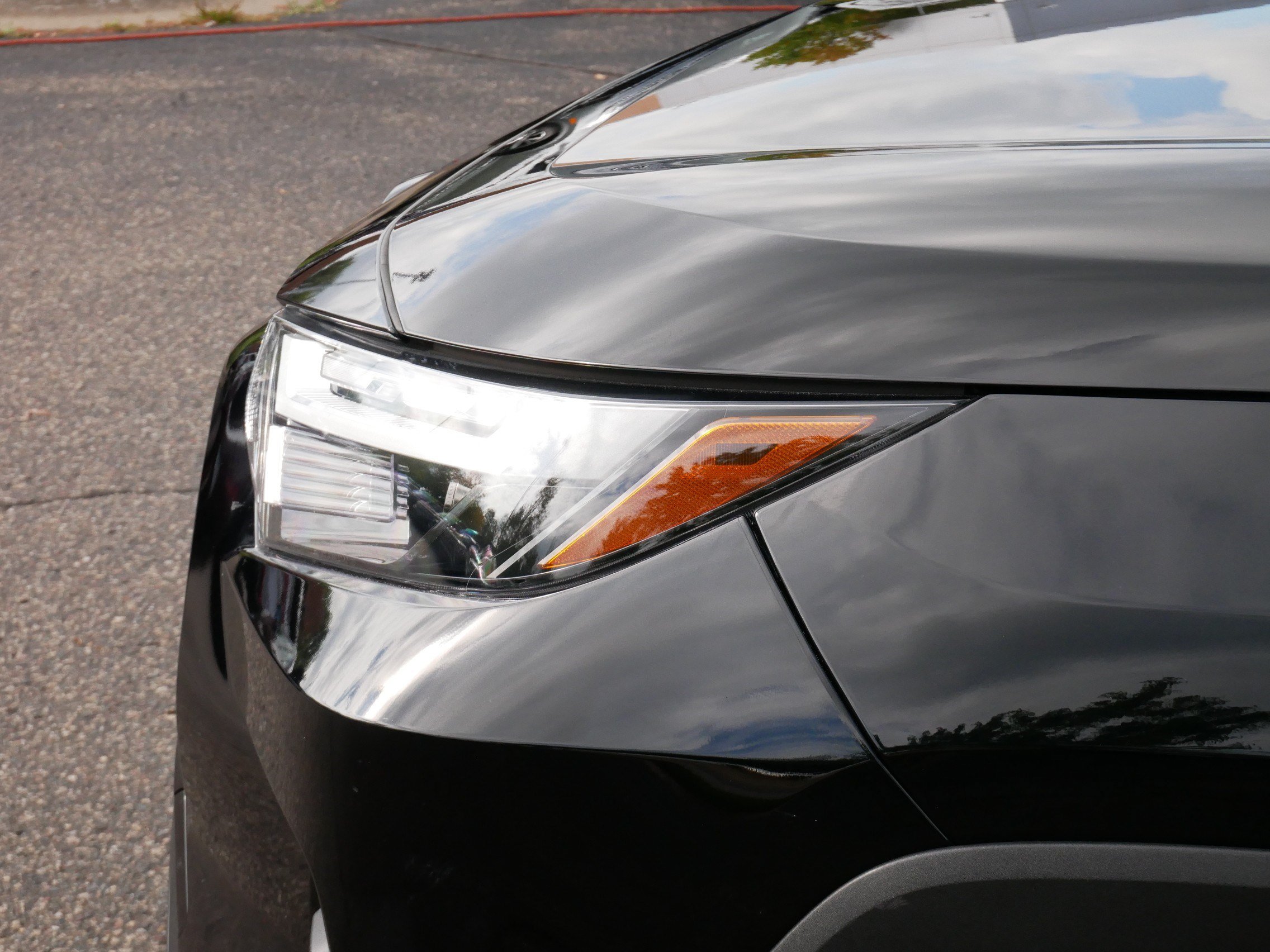 Used 2022 Toyota RAV4 XLE Premium AWD/4WD image 16