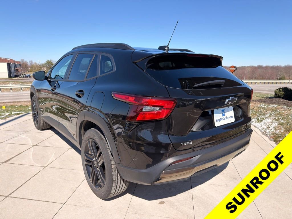 Used 2024 Chevrolet Trax ACTIV w/ Sunroof Package image 3