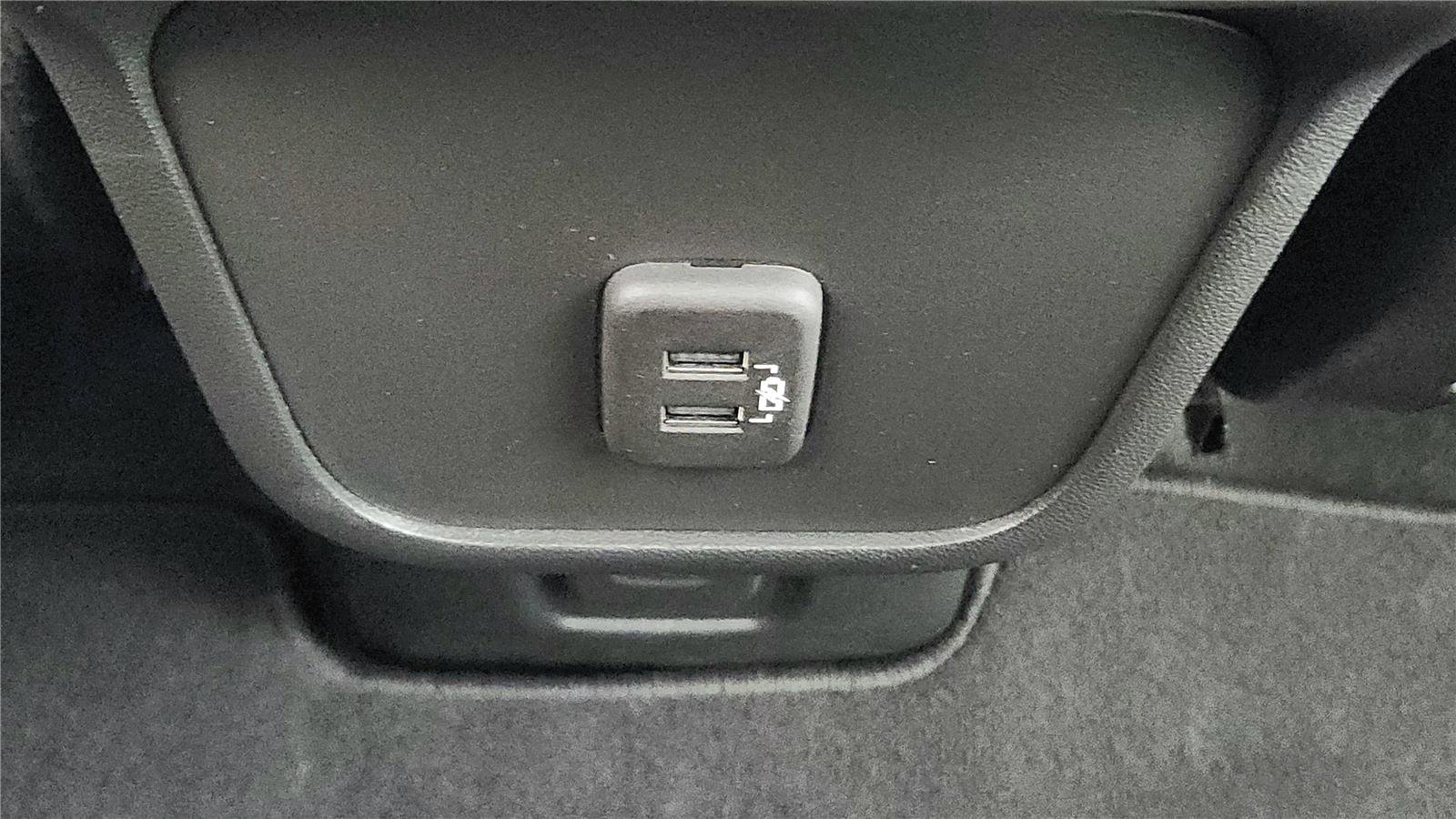 Used 2022 GMC Terrain SLT image 24