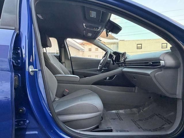 Used 2021 Hyundai Elantra SEL image 12