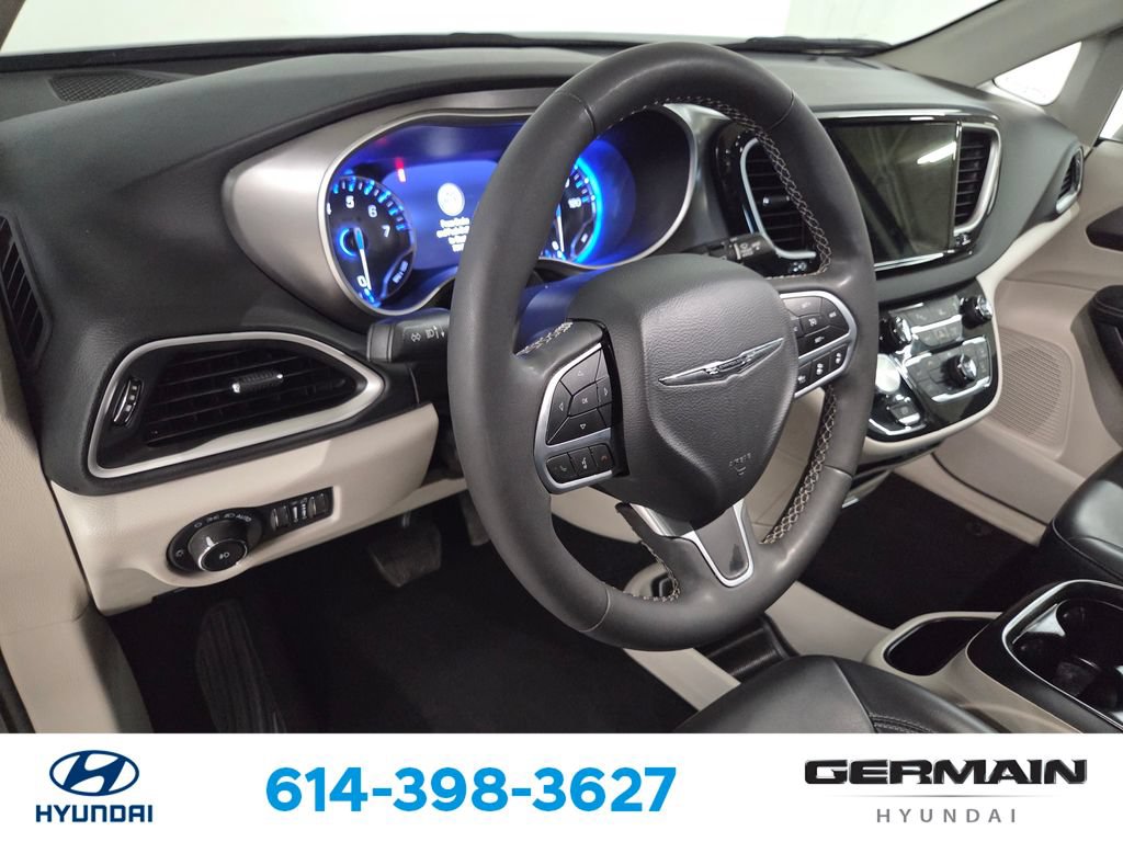 Used 2023 Chrysler Pacifica Touring-L FWD image 18