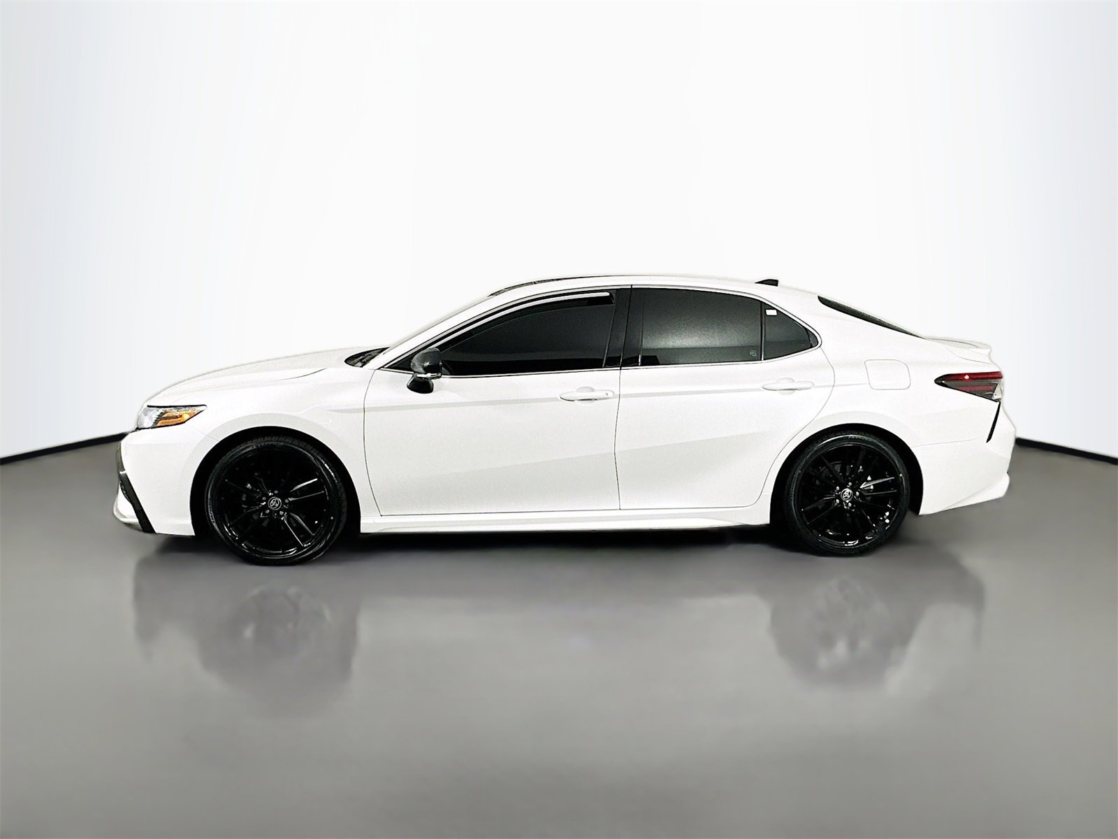 Used 2024 Toyota Camry XSE w/ Navigation Package image 4