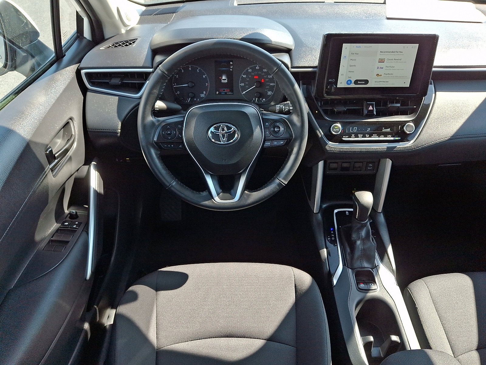 Used 2023 Toyota Corolla Cross LE w/ Moonroof Package image 11