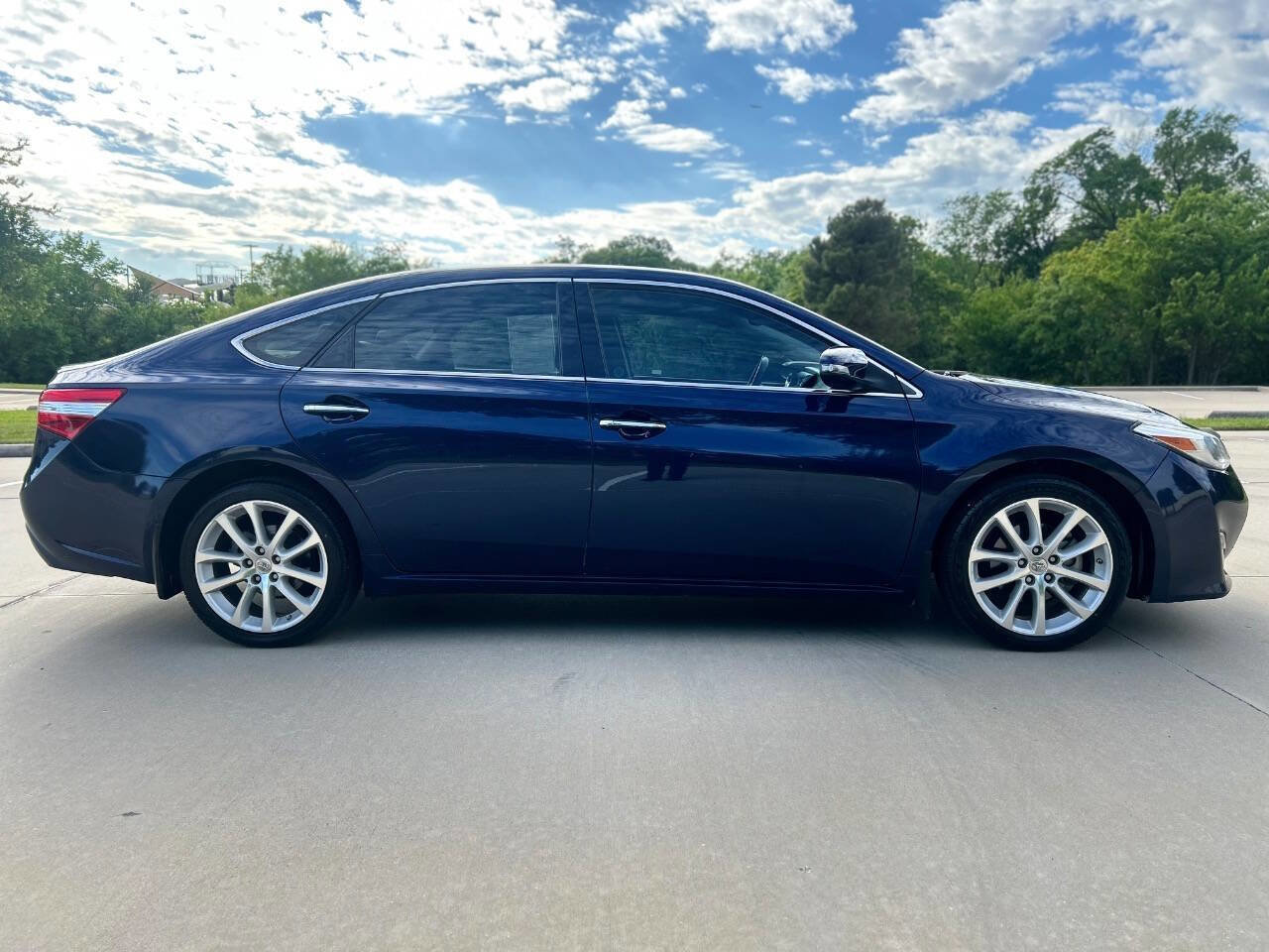 Used 2013 Toyota Avalon XLE Touring FWD image 5